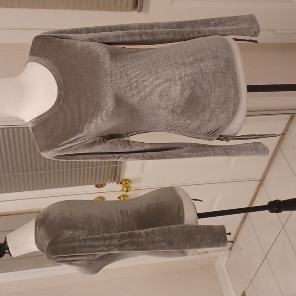 4/$80 Silver Velour Ribbed Top - Size Medium